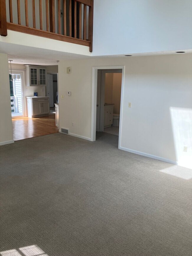 Building Photo - Spacious 2 Bed/2 Bath Corner Unit in Easton!