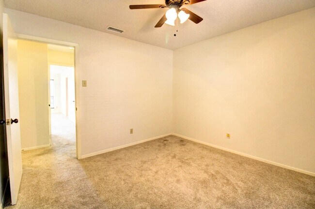Building Photo - 758 Brighton Ln
