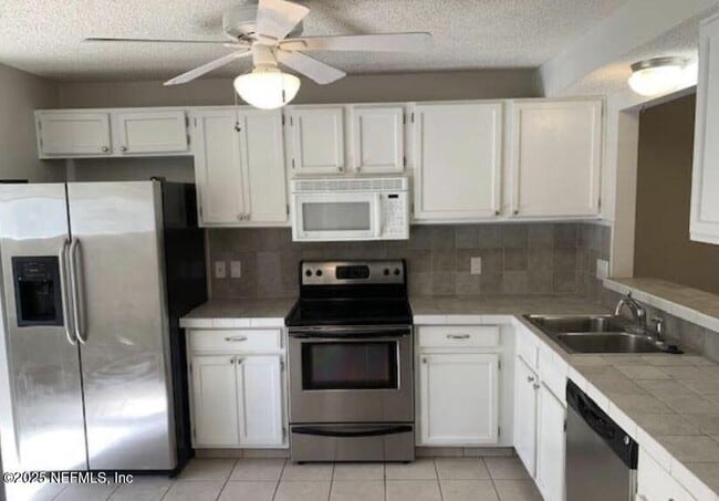 Building Photo - 1819 Ashmore Green Dr