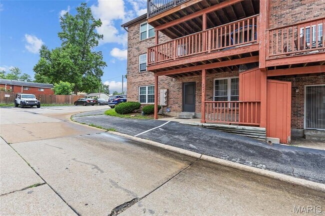 Building Photo - 2434 Fowler Ave