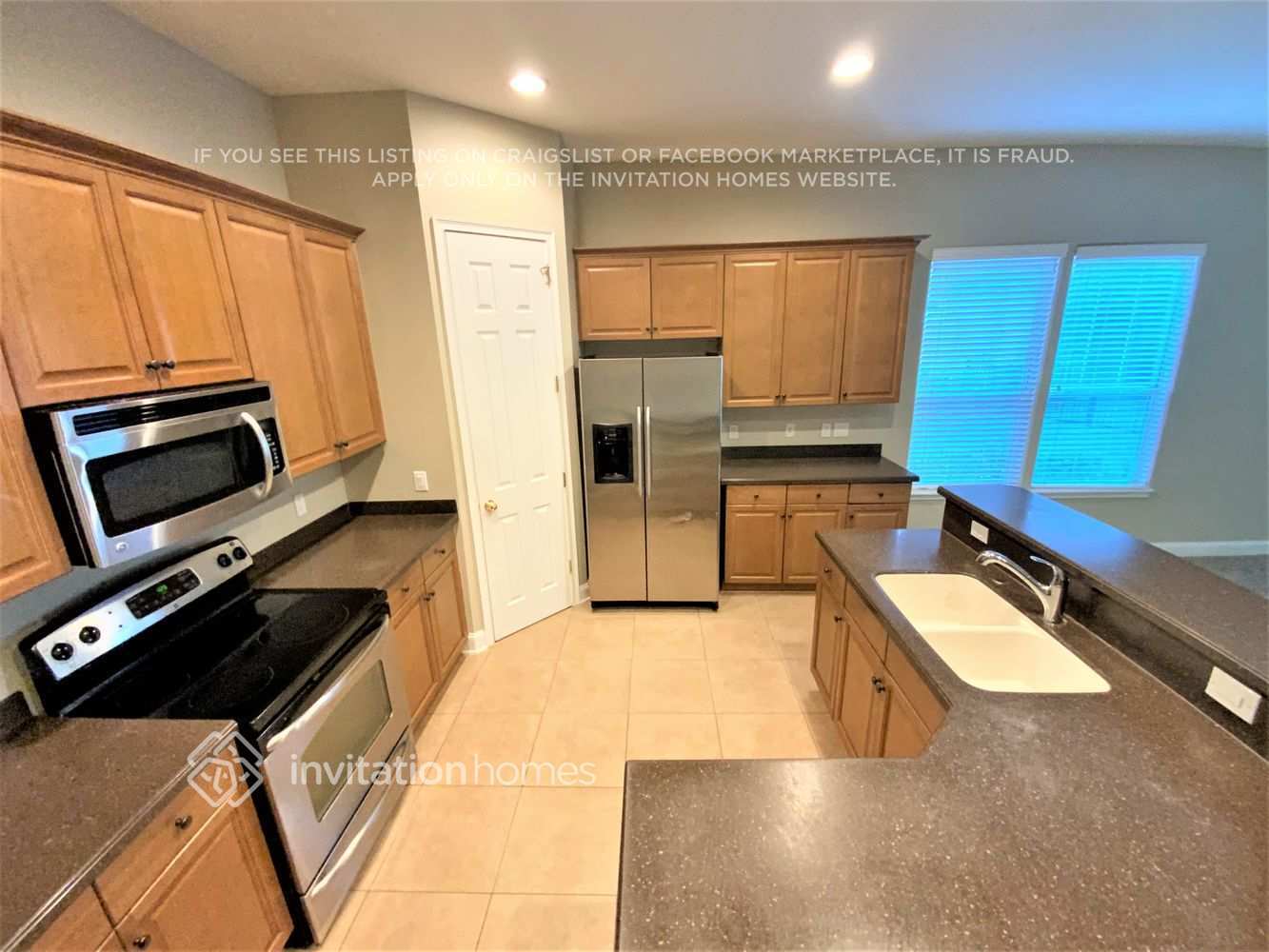 Building Photo - 133 W Village Dr