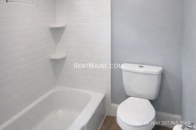 Building Photo - 15 Lloyd Ln