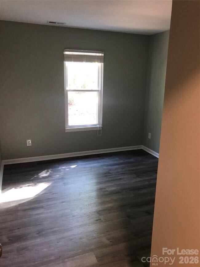 Building Photo - 3700 Sandberry Dr