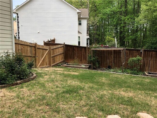 Building Photo - 370 Manor Glen Dr