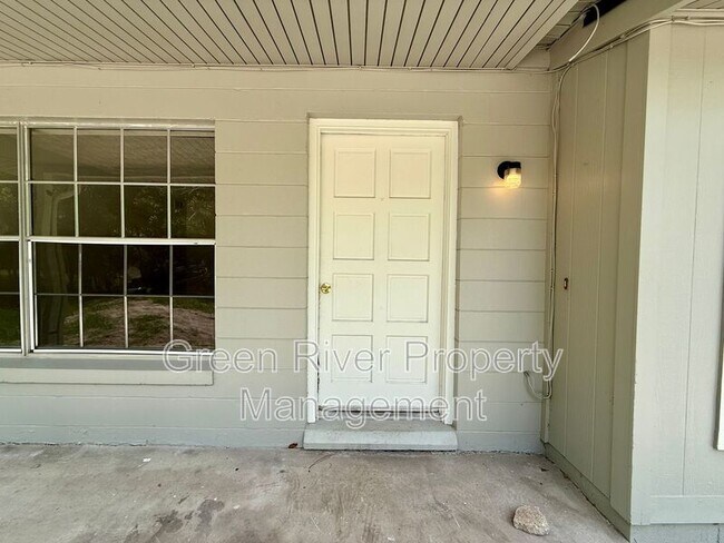 Building Photo - 7398 Worthington Rd