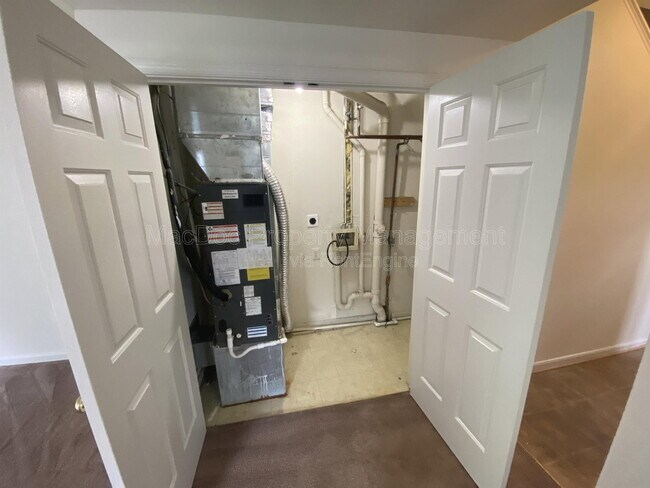 Building Photo - 10910 Coreys Way