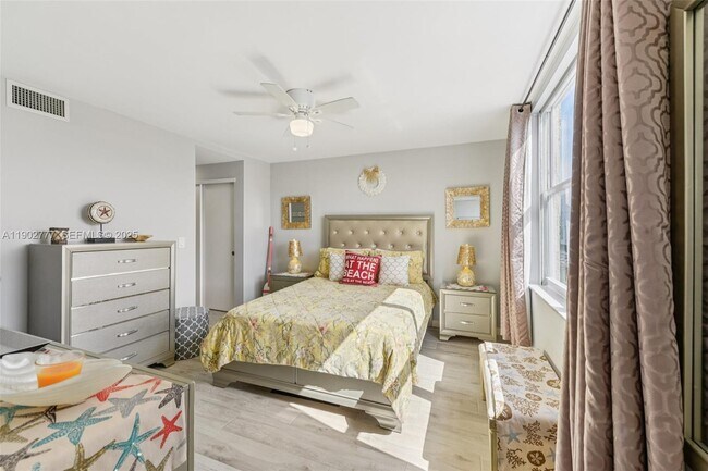 Building Photo - 1050 SE 15th St