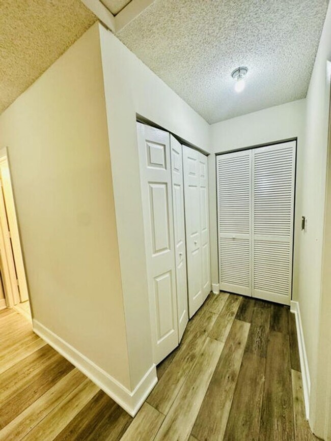 Building Photo - 451 Cypress Way W