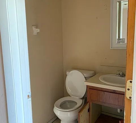 Building Photo - "Charming 2-Bed Oasis with 2.5 Baths in Prime FL Locale – Perfect Comfort Awaits!"