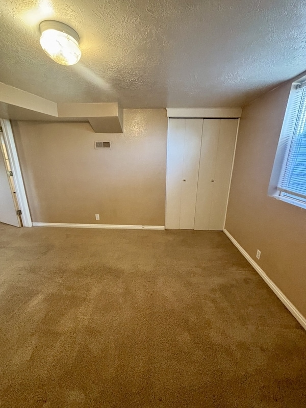 Building Photo - 979 W 100 S