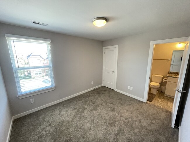 Building Photo - Matlock Townhomes 2 bedroom unit, close to...