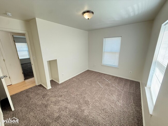 Building Photo - Spacious 3bd | 1ba House near Nob Hill Elementary School!