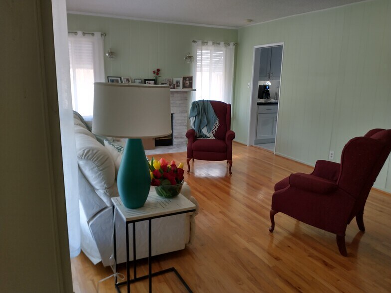 Living room - 6819 Yolanda Ave