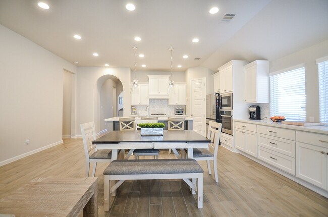 Building Photo - 30247 Gold Finch Pl