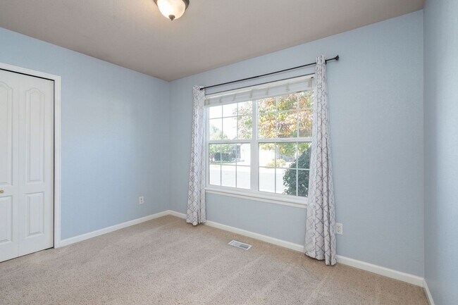Building Photo - 3 Bedroom, 2 Bath Patio Home Now Available!