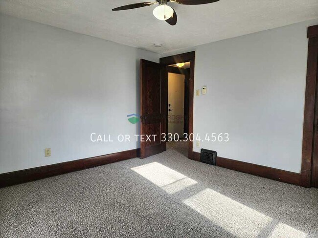 Building Photo - 535 W Maple St