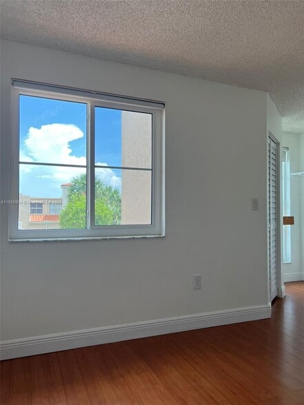 Building Photo - 8660 NW 5th Ter