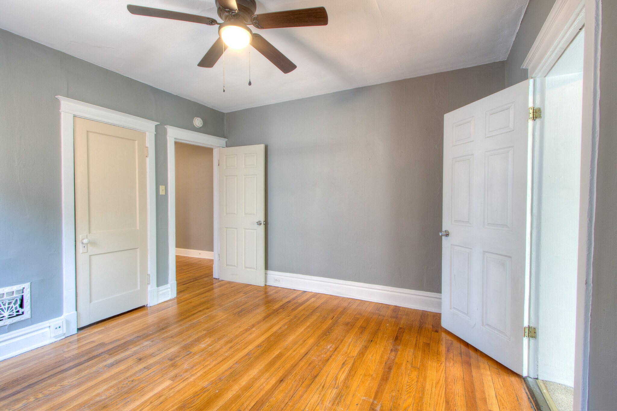 Building Photo - 5012 Chippewa St