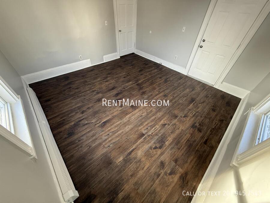 Building Photo - 22 Birch St