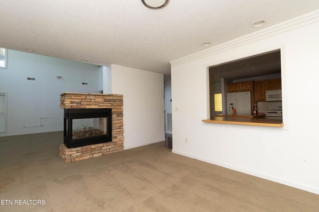 Building Photo - 2084 Allenridge Dr