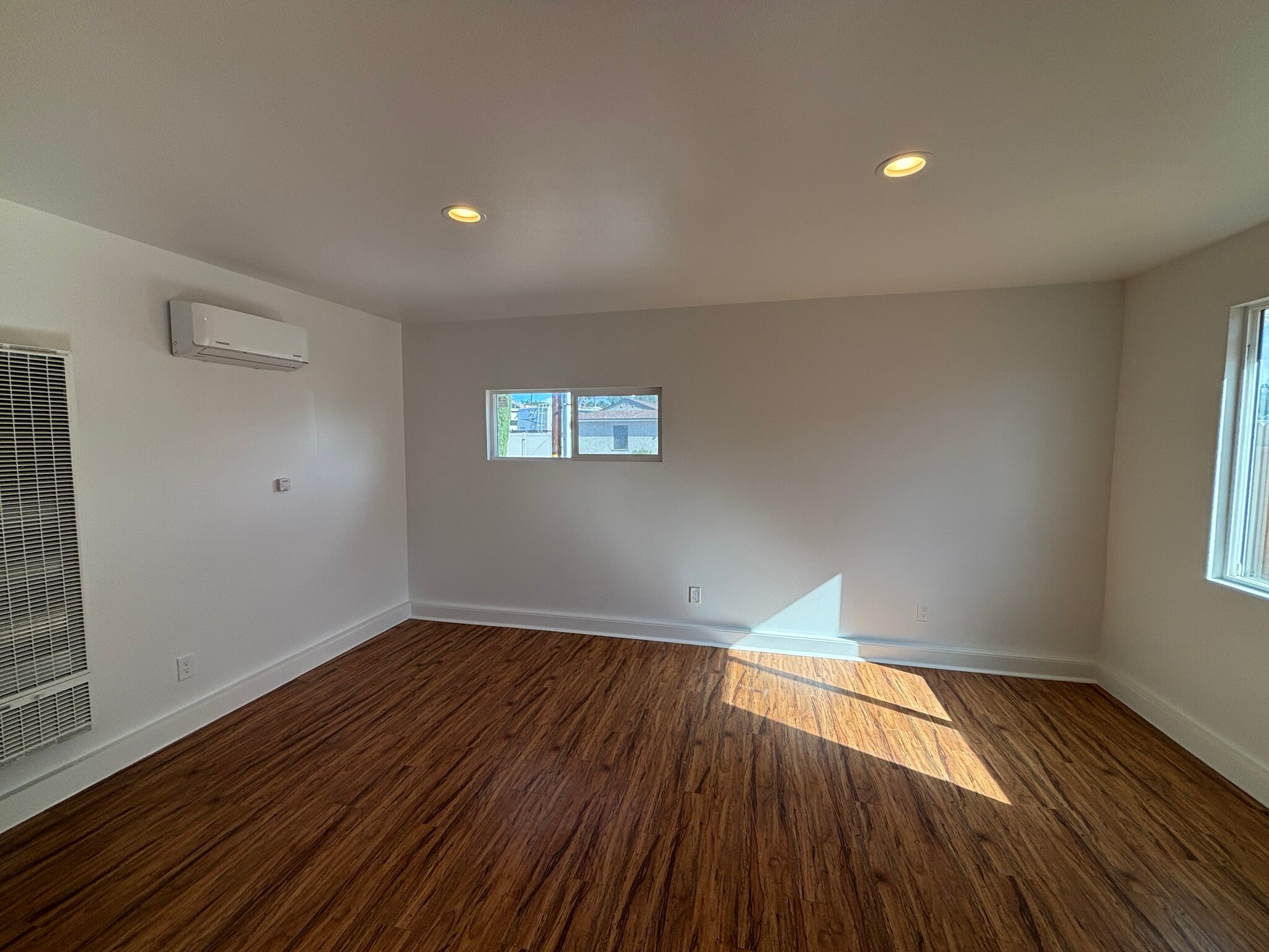 Building Photo - 4948 Twain Ave