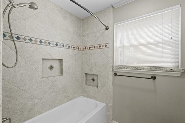 Building Photo - 5618 Bankside Dr