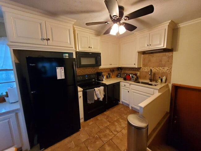 Building Photo - 3222 Cardinal Dr
