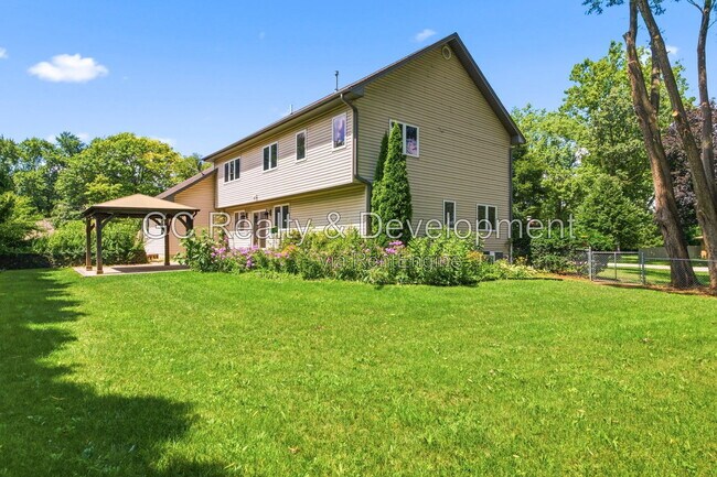 Building Photo - 1007 Forest Dr