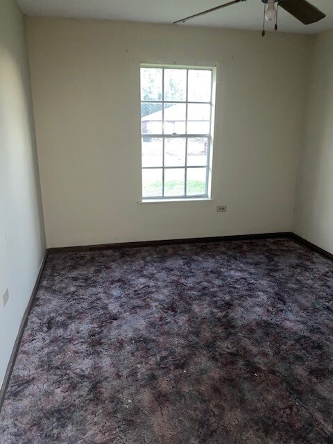 Building Photo - 605 Linda Ann Ave