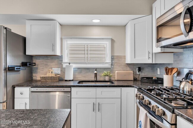 Building Photo - 208 Mallard Ln