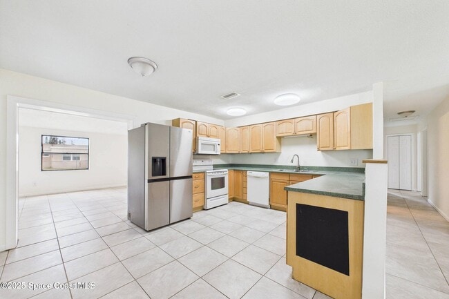Building Photo - 4339 Plompton Dr