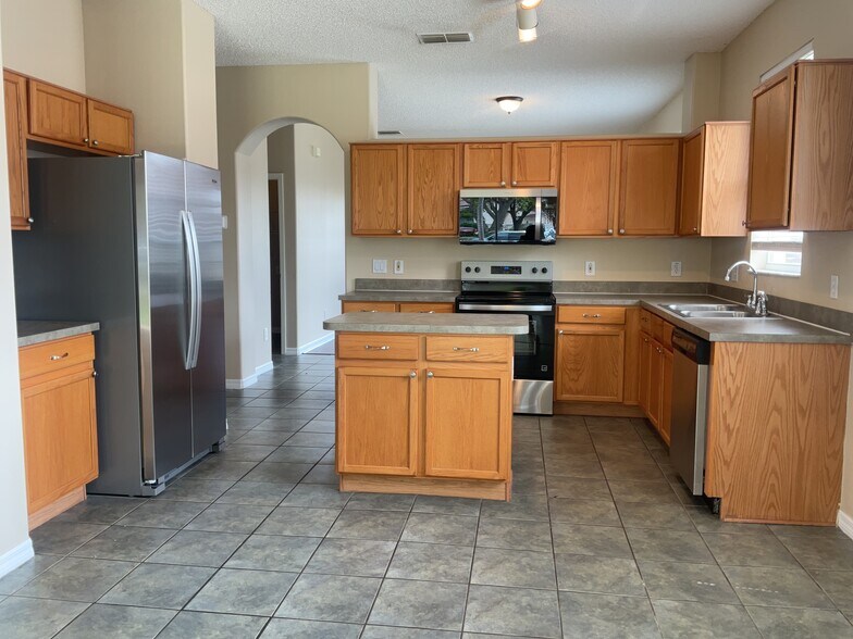 Building Photo - 14766 Kristenright Ln