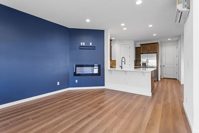 Building Photo - 2022 - Plenty of upgrades !  Access to Pool + Amenities. AC on Main, Walking trails, Nice End uni...