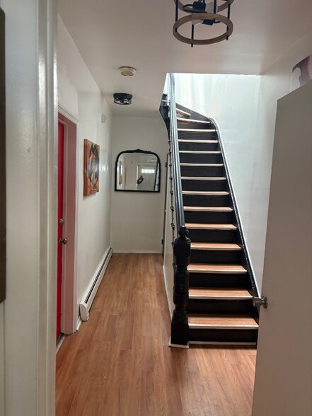 Building Photo - 13 Seidler St