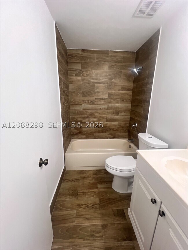 Building Photo - 1615 SW 137th Pl