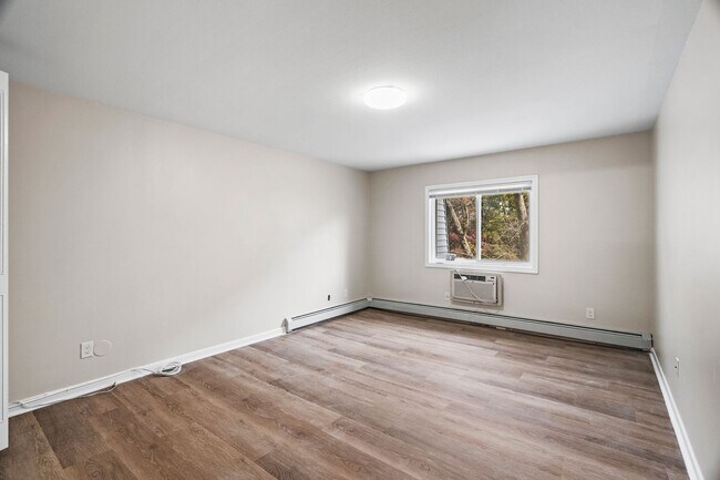 Building Photo - Beautifully Renovated 1 Bed Apartment in Cranston