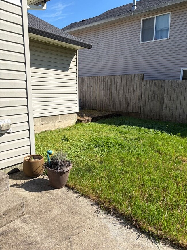 Building Photo - Cozy Two Bedroom Home Tucked Away in Newberg