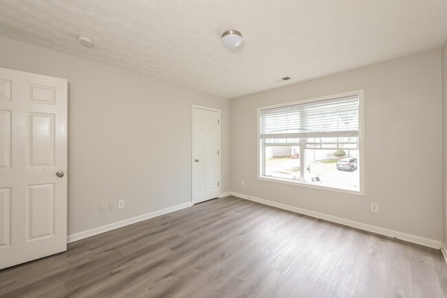 Building Photo - 418 Double Creek Dr