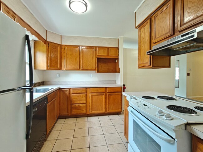 Building Photo - 65 Sandstone Ln