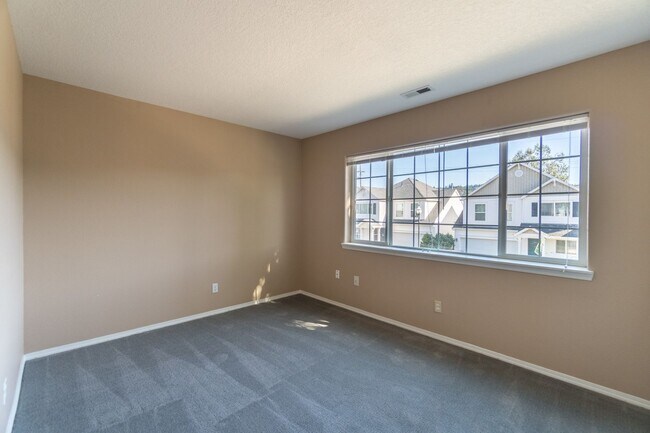 Building Photo - Beautiful Bethany 3 Bedroom Near Parks & Schools!