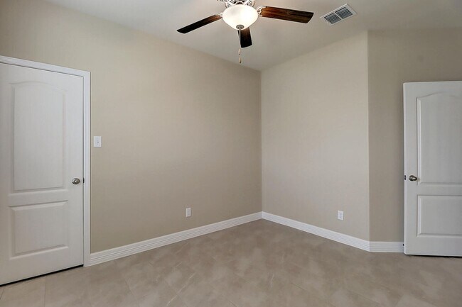 Building Photo - 2202 Crystal Bay Dr.
