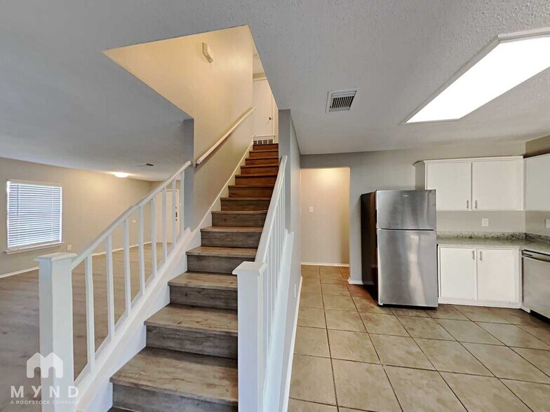 Building Photo - 9703 Cameron Creek