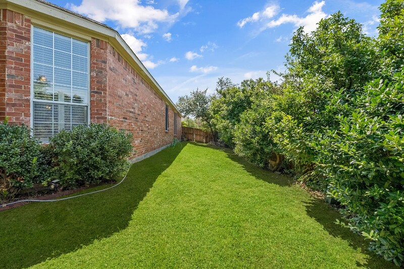 Building Photo - 4441 English Oak Dr