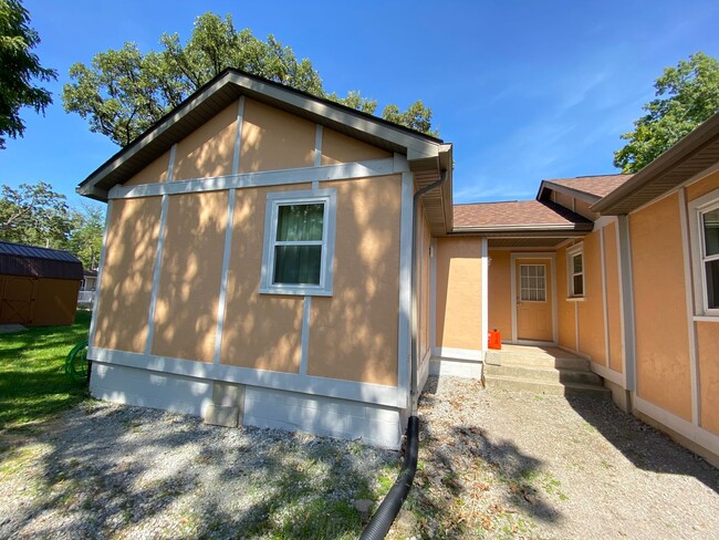 Building Photo - 3BD/2BA Home For Rent In Cedar Lake