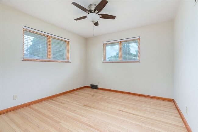 Building Photo - 9715 Grantview Dr