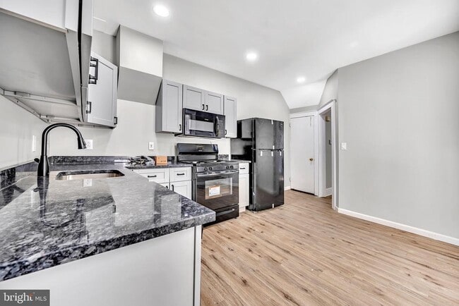 Building Photo - 25 Adella Ave