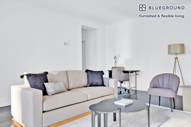 Building Photo - 15 W 55th St