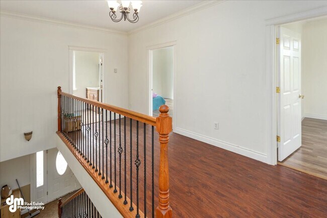 Building Photo - Spacious 5BD/3BA Home!