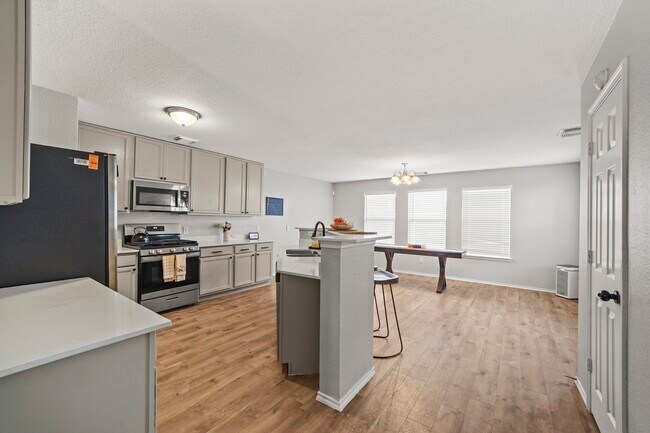 Building Photo - 21011 Emery Mills Ln