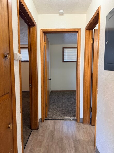 Building Photo - 539 W Crest Dr
